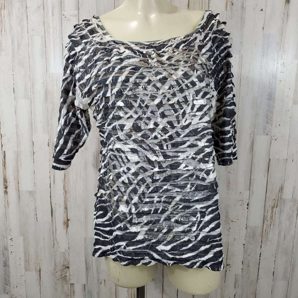 5/$25 John Paul Richard Top L Gray/Silver Half Sleeve Animal Print Sublimated